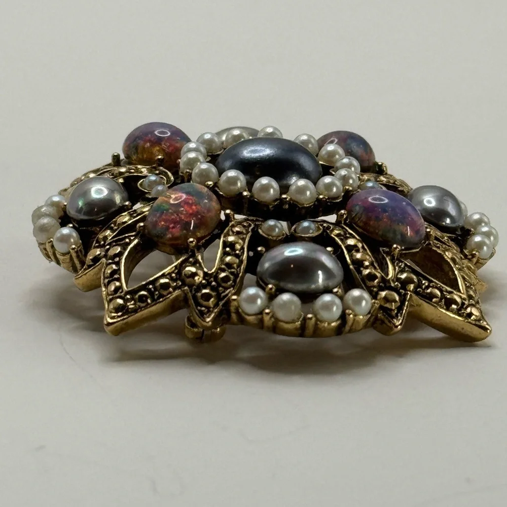 Faux opal and pearl Victorian revival brooch - Picture 3 of 5